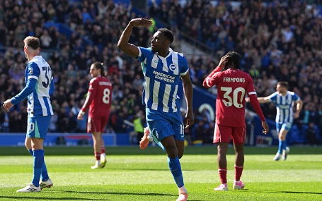 Welbeck khiến Liverpool &ocirc;m hận.