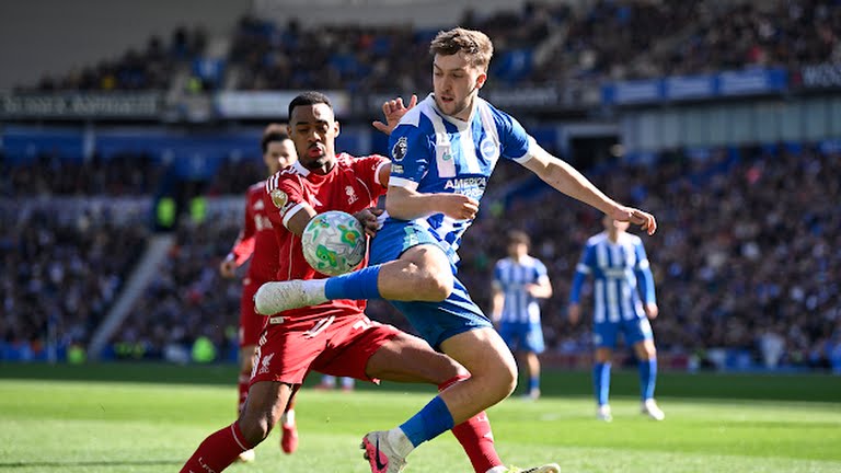 Ryan Gravenberch (6,3): Thi đấu mạnh mẽ ở khu trung tuyến trong giai đoạn đầu, nhưng lại lùi quá sâu và để mất người theo kèm trong tình huống Welbeck hoàn tất cú đúp.