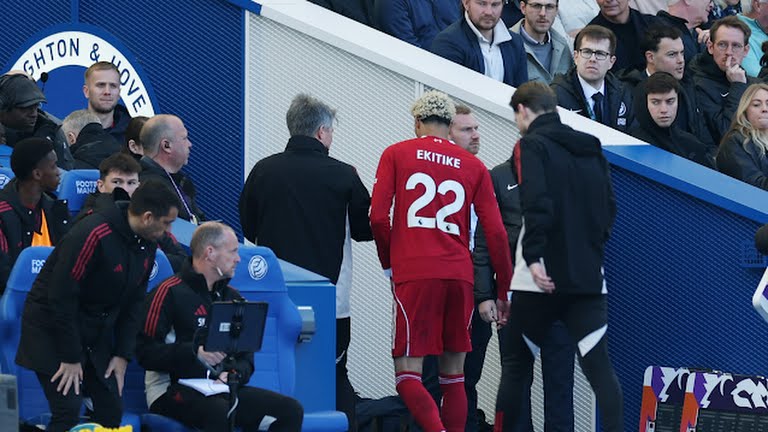 Hugo Ekitike (6,1): Phải nhờ đến sự chăm sóc y tế ngay đầu trận. Dù rất nỗ lực nén đau để thi đấu tiếp nhưng cơ thể không cho phép.