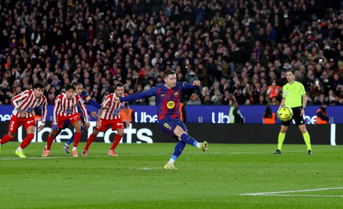 Lewandowski đ&atilde; kh&ocirc;ng c&ograve;n được trao quyền s&uacute;t những quả 11 m&eacute;t.