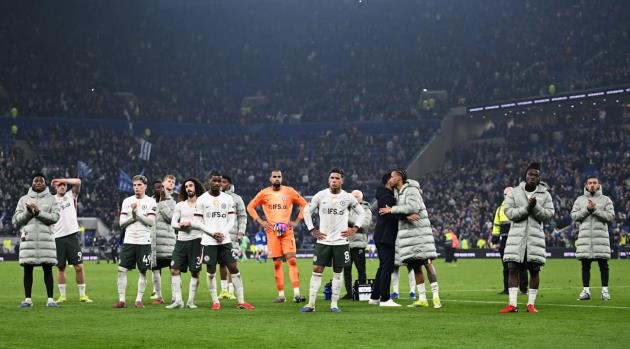 Ảnh bài viết Từ thủ môn đến HLV: 5 lý do khiến Chelsea phơi áo tại Everton