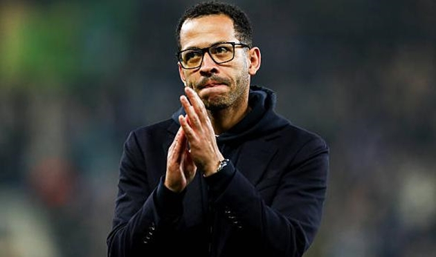 Liam Rosenior nhận lỗi sau trận thua của Chelsea.