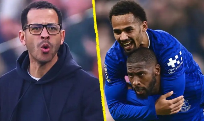 Ghế n&oacute;ng của Rosenior lung lay dữ dội sau thất bại trước Everton.