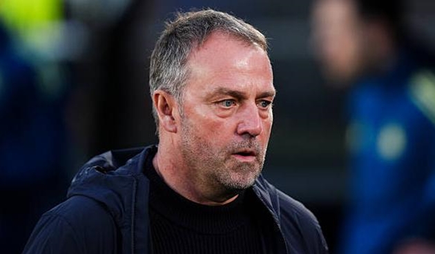 Hansi Flick b&aacute;o tin vui về t&igrave;nh h&igrave;nh nh&acirc;n sự của Barcelona.