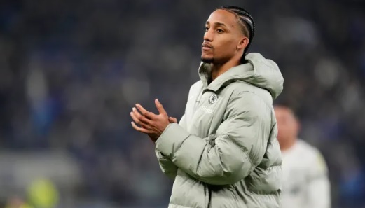 Rooney cho rằng Chelsea sẽ phải bổ sung th&ecirc;m trung phong.