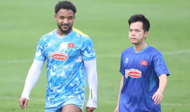 Xu&acirc;n Son gặp vấn đề ở buổi tập tuyển Việt Nam.