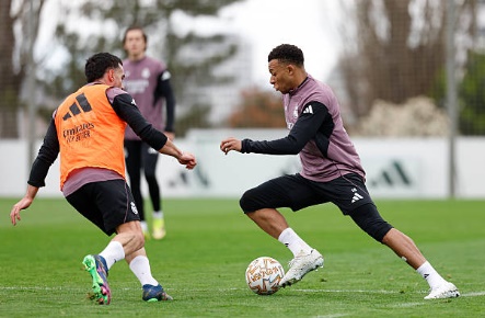 Mbappe tập luyện chăm chỉ trước thềm màn đại chiến.