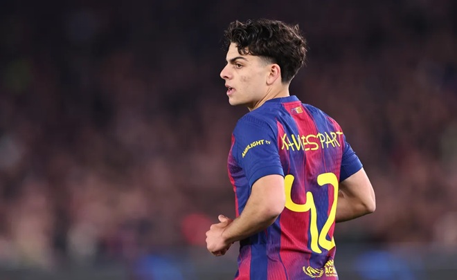  Xavi đ&atilde; thể hiện ấn tượng trong lần đầu đ&aacute; ch&iacute;nh cho Barca.