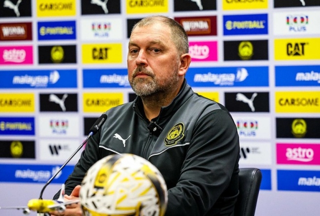 Cklamovski bất ngờ bị chỉ tr&iacute;ch. 