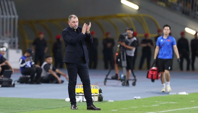 Thầy tr&ograve; HLV đối mặt với nhiều sức &eacute;p sau khi ph&aacute;n quyết về b&ecirc; bối nhập tịch ch&iacute;nh thức được chốt lại.