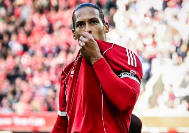 Ảnh bài viết Sự bền bỉ kinh ngạc biến Van Dijk thành điểm tựa của Liverpool