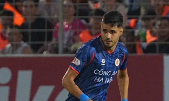 Leo Artur tỏa s&aacute;ng trong m&agrave;u &aacute;o CAHN. Ảnh: CAHN FC.