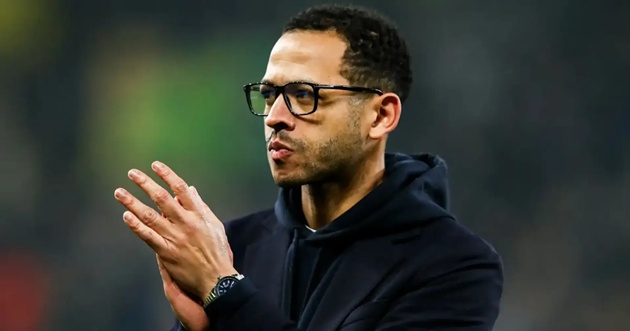 Rosenior vẫn được ban l&atilde;nh đạo Chelsea tin tưởng