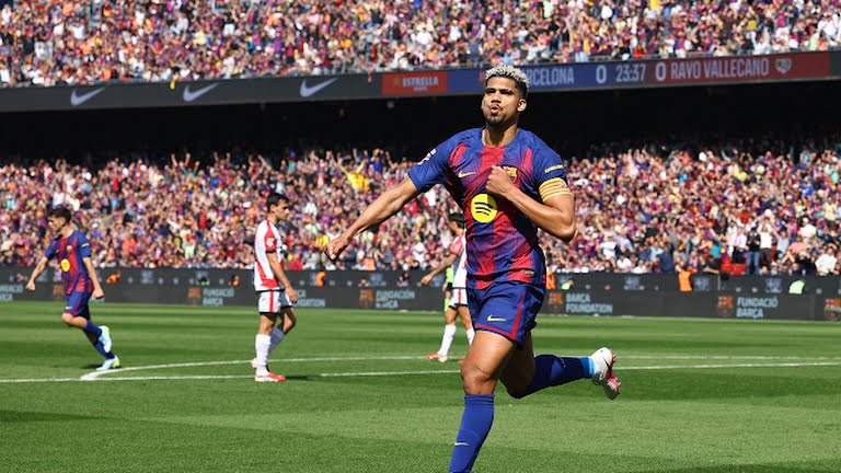 Ảnh bài viết Araujo tỏa sáng, Barca chật vật hạ Vallecano 1-0