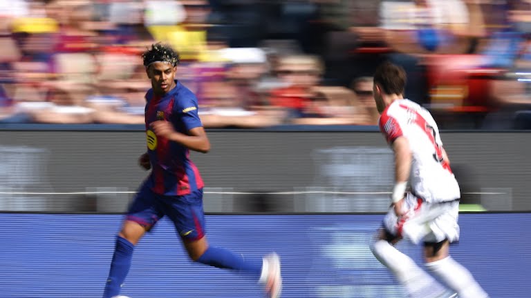 Barca kh&ocirc;ng tấn c&ocirc;ng b&ugrave;ng nổ như thường thấy.