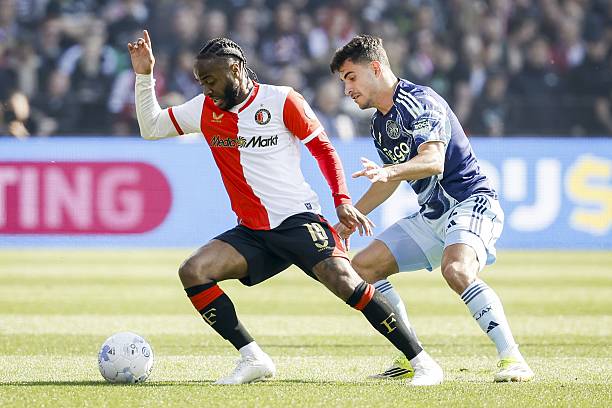 Feyenoord v&agrave; Ajax chia điểm sau 90 ph&uacute;t.