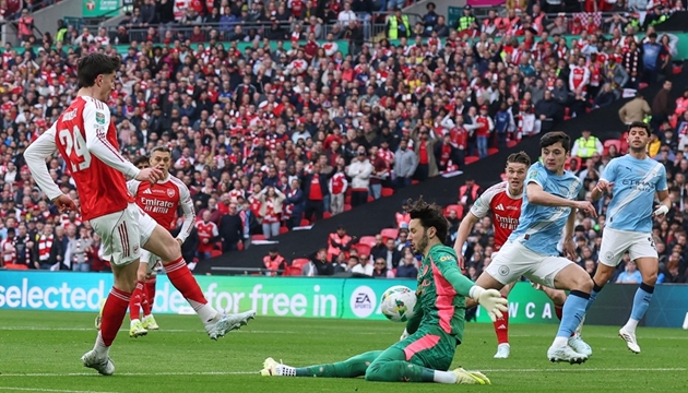 Ảnh bài viết 3 pha cứu thua xuất thần của Trafford trước Arsenal