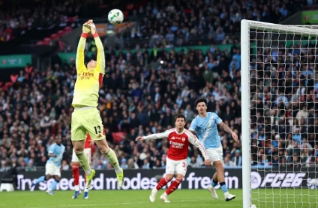 Kepa mắc sai lầm nghi&ecirc;m trọng trong trận chung kết.