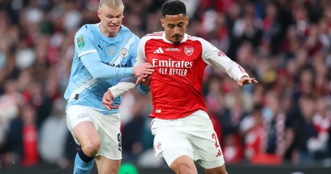 William Saliba - 6 điểm. Saliba l&agrave; một trong số &iacute;t những cầu thủ ph&ograve;ng ngự chơi tr&ograve;n vai. Anh thể hiện sức mạnh cơ bắp tuyệt vời khi gần như loại bỏ Erling Haaland ra khỏi cuộc chơi trong c&aacute;c t&igrave;nh huống tranh chấp tay đ&ocirc;i. 