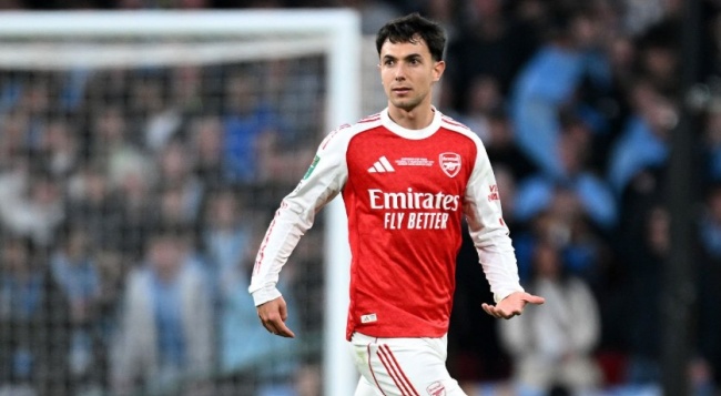 Martin Zubimendi - 5 điểm. Ng&ocirc;i sao người T&acirc;y Ban Nha dường như bị ngợp trong trận chung kết c&uacute;p đầu ti&ecirc;n tại xứ sở sương m&ugrave;. Zubimendi thi đấu thiếu gắn kết v&agrave; đặc biệt để lại dấu hỏi lớn khi bỏ qu&ecirc;n Nico O'Reilly trong t&igrave;nh huống Man City khai th&ocirc;ng thế bế tắc.