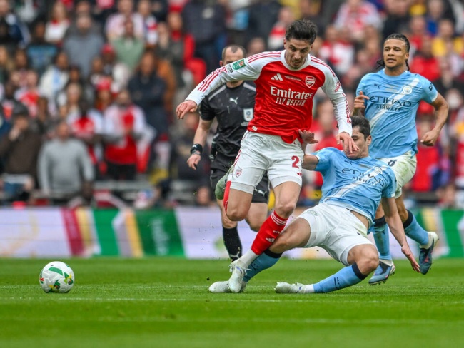 Kai Havertz - 5 điểm. Một trận đấu mờ nhạt đến mức kh&oacute; tin của Kai Havertz. Cầu thủ người Đức gần như kh&ocirc;ng đ&oacute;ng g&oacute;p được g&igrave; v&agrave;o mặt trận tấn c&ocirc;ng v&agrave; tỏ ra qu&aacute; chậm chạp trong c&aacute;c t&igrave;nh huống phản c&ocirc;ng nhanh. 