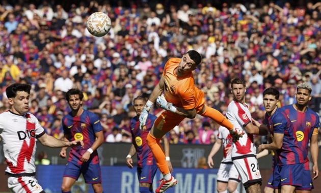 Garcia gi&uacute;p Barca giữ sạch lưới để gi&agrave;nh 3 điểm trước Vallecano.