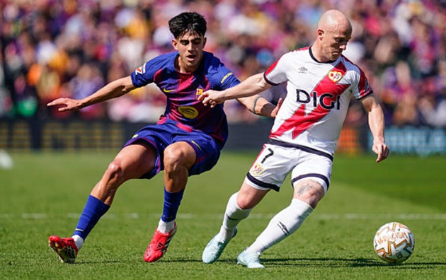 Marc Bernal (6.8): Bernal kết nối tốt h&agrave;ng tiền vệ bằng những đường chuyền bắt mắt. Đến hiệp 2, anh nhường chỗ cho Marc Casado