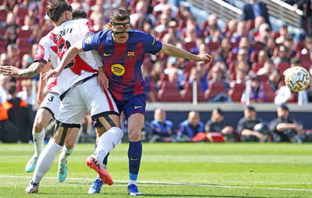 Robert Lewandowski (6.3): Một ng&agrave;y thi đấu mờ nhạt của tiền đạo người Ba Lan khi anh thiếu sự hỗ trợ từ tuyến dưới v&agrave; kh&ocirc;ng đủ cơ động, dẫn đến việc bị thay ra ngay sau hiệp một.