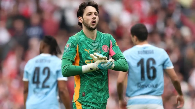 James Trafford (8): Một màn trình diễn vô cùng chắc chắn, hoàn toàn trái ngược với sự lóng ngóng của Kepa phía bên kia chiến tuyến.