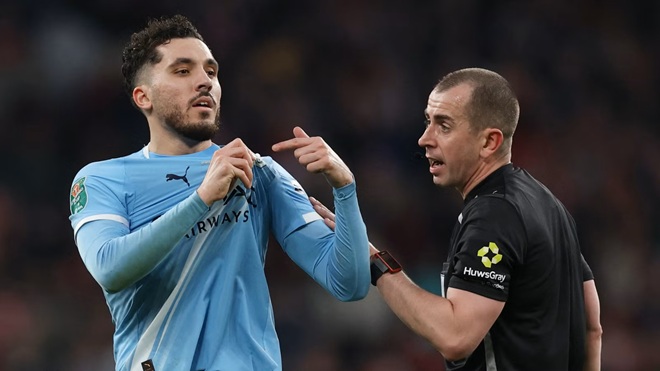 Rayan Cherki (7,2): Mang đến sự đột biến mang tính bước ngoặt để xuyên thủng hàng thủ Arsenal.