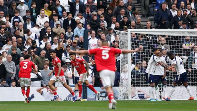 Romero tức giận v&igrave; b&agrave;n thua thứ 2 của Forest