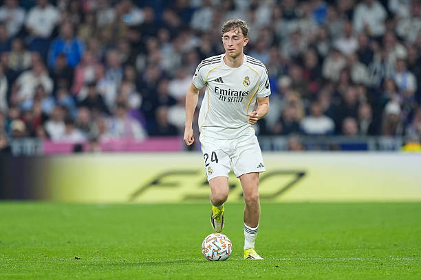 Dean Huijsen &mdash; 6.7 điểm: Tr&aacute;i ngược với những kỳ vọng, trung vệ trẻ n&agrave;y c&oacute; một ng&agrave;y thi đấu thiếu an to&agrave;n. Anh tỏ ra l&uacute;ng t&uacute;ng trước sức &eacute;p li&ecirc;n tục từ h&agrave;ng c&ocirc;ng đối phương v&agrave; kh&ocirc;ng thể hiện được sự chắc chắn cần thiết ở trung t&acirc;m h&agrave;ng thủ, thường xuy&ecirc;n để lộ khoảng trống.