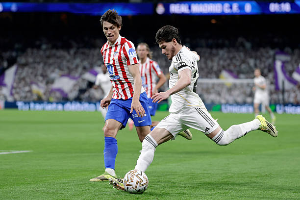 Fran Garcia &mdash; 6.6 điểm: Một m&agrave;n tr&igrave;nh diễn nhạt nh&ograve;a của hậu vệ n&agrave;y. Anh gặp rất nhiều kh&oacute; khăn trong việc theo k&egrave;m c&aacute;c mũi nhọn của đối phương v&agrave; ho&agrave;n to&agrave;n bế tắc trong việc tạo ra những pha d&acirc;ng cao phối hợp để hỗ trợ mặt trận tấn c&ocirc;ng như thường thấy.