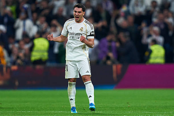 Brahim Diaz &mdash; 7.1 điểm: Hoạt động năng nổ, t&iacute;ch cực l&ugrave;i về hỗ trợ ph&ograve;ng ngự v&agrave; thể hiện nh&atilde;n quan chiến thuật tốt. Anh li&ecirc;n tục thực hiện c&aacute;c pha chạy chỗ th&ocirc;ng minh kh&ocirc;ng b&oacute;ng v&agrave;o h&agrave;nh lang trong c&aacute;nh phải, v&agrave; cũng l&agrave; người mang về quả phạt đền bước ngoặt cho đội chủ s&acirc;n Bernabeu.