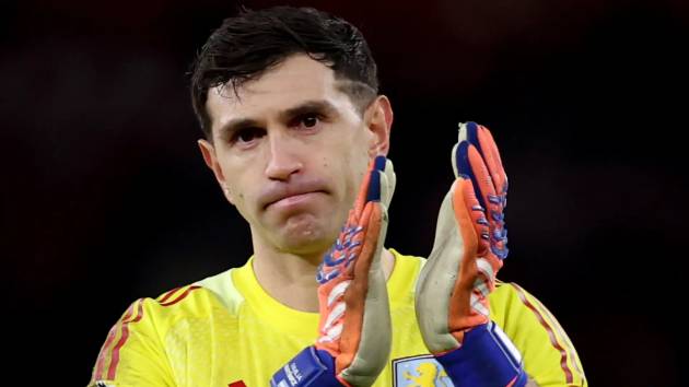 Để Dibu ra đi l&agrave; canh bạc rủi ro của Aston Villa.