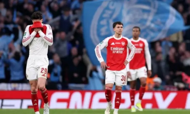 Arsenal cho thấy h&igrave;nh ảnh thiếu bản lĩnh.