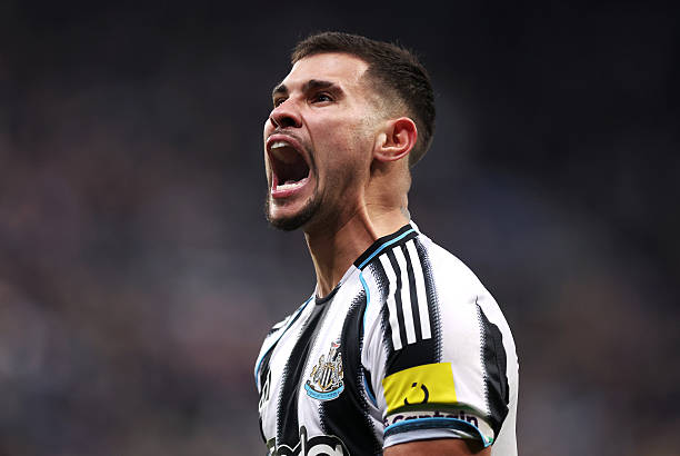 Bruno Guimaraes gần đ&acirc;y đang được li&ecirc;n kết mạnh mẽ với Man Utd. 