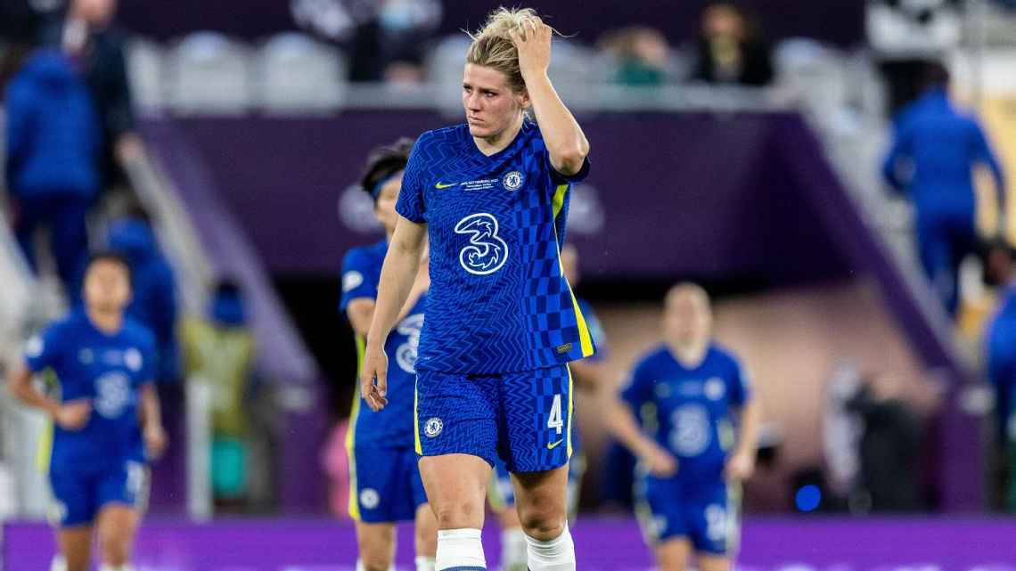 Chelsea đ&atilde; tiến đến gần cột mộc lịch sử.