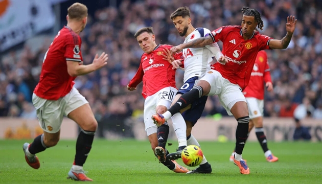 Manuel Ugarte đang c&oacute; tương lai bất ổn ở Man United.