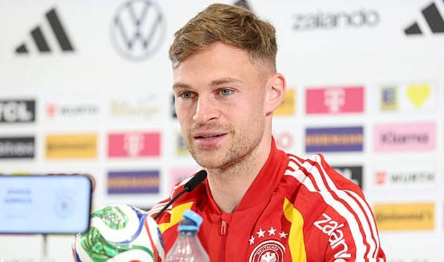 Joshua Kimmich khi&ecirc;m tốn về vị thế của tuyển Đức.