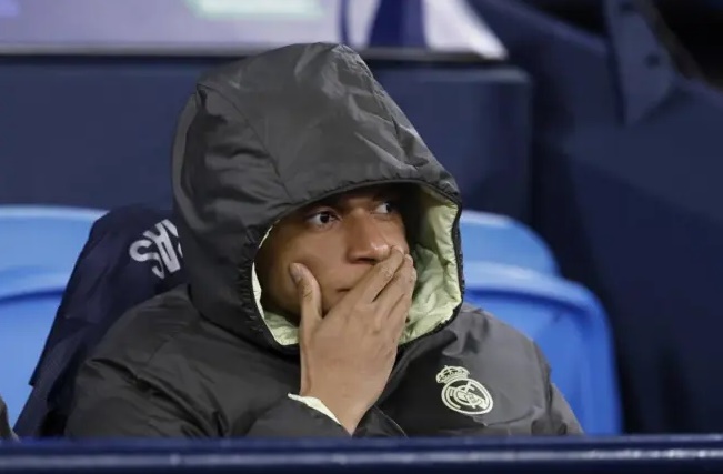 Ảnh bài viết Real Madrid sa thải đội ngũ y tế vì kiểm tra nhầm đầu gối Mbappe