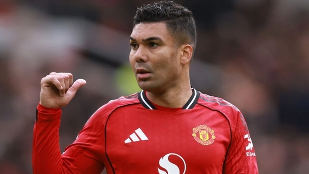 Casemiro d&ugrave; đ&oacute;ng g&oacute;p t&iacute;ch cực nhưng vẫn l&agrave; bản hợp đồng g&acirc;y ra nhiều tranh c&atilde;i ở Man UNnited.