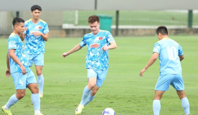 Tuyển Việt Nam l&agrave;m mới h&agrave;ng c&ocirc;ng.