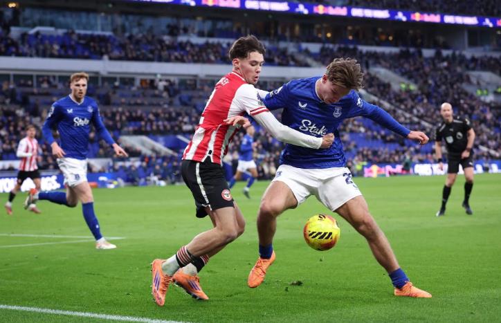 Everton hoặc Brentford vẫn c&oacute; cơ hội dự Champions League m&ugrave;a tới.