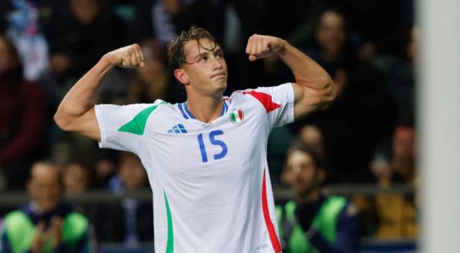 Francesco Pio Esposito l&agrave; ng&ograve;i nổ lợi hại của &Yacute;.