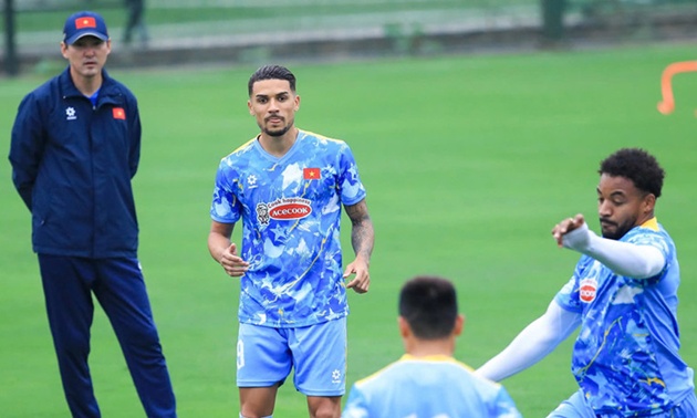 Ảnh bài viết Tuyển Việt Nam biến hóa nhờ cặp Xuân Son, Hoàng Hên