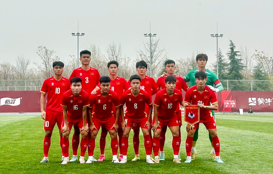 Đội h&igrave;nh xuất ph&aacute;t U23 Việt Nam đối đầu với U23 Triều Ti&ecirc;n. Ảnh: VFF.