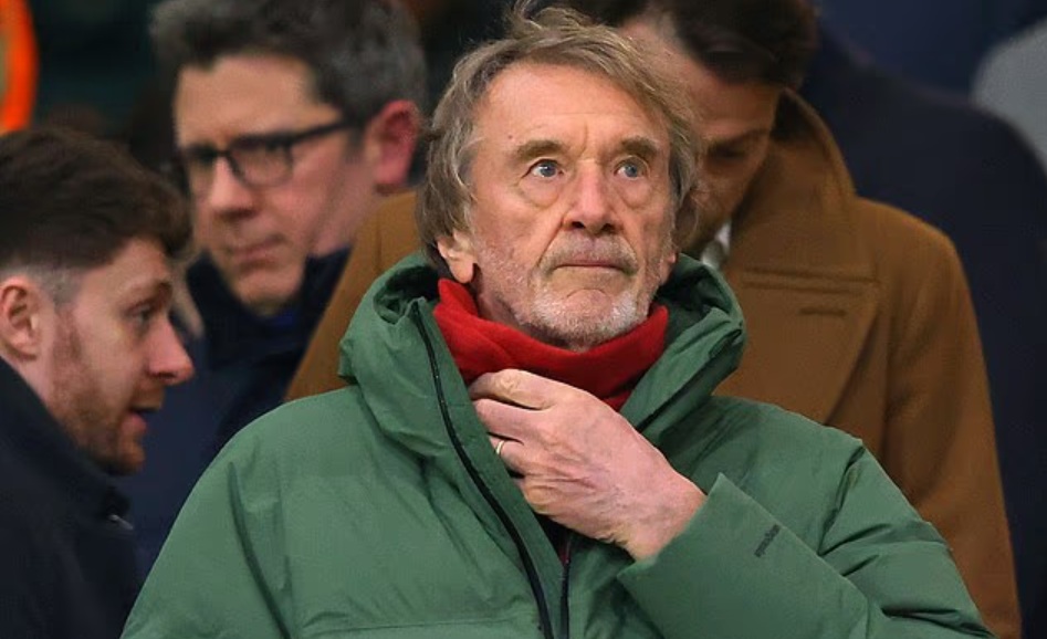 Ảnh bài viết Sir Jim Ratcliffe lấy ghế của CĐV kỳ cựu MU cho khách VIP