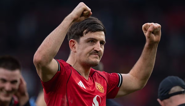 Harry Maguire là tấm gương sáng cho dàn cầu thủ trẻ Quỷ đỏ.