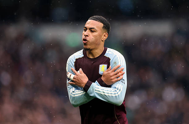 Rogers c&oacute; thể chơi tốt trong vai tr&ograve; tiền vệ c&ocirc;ng lẫn tiền đạo c&aacute;nh.